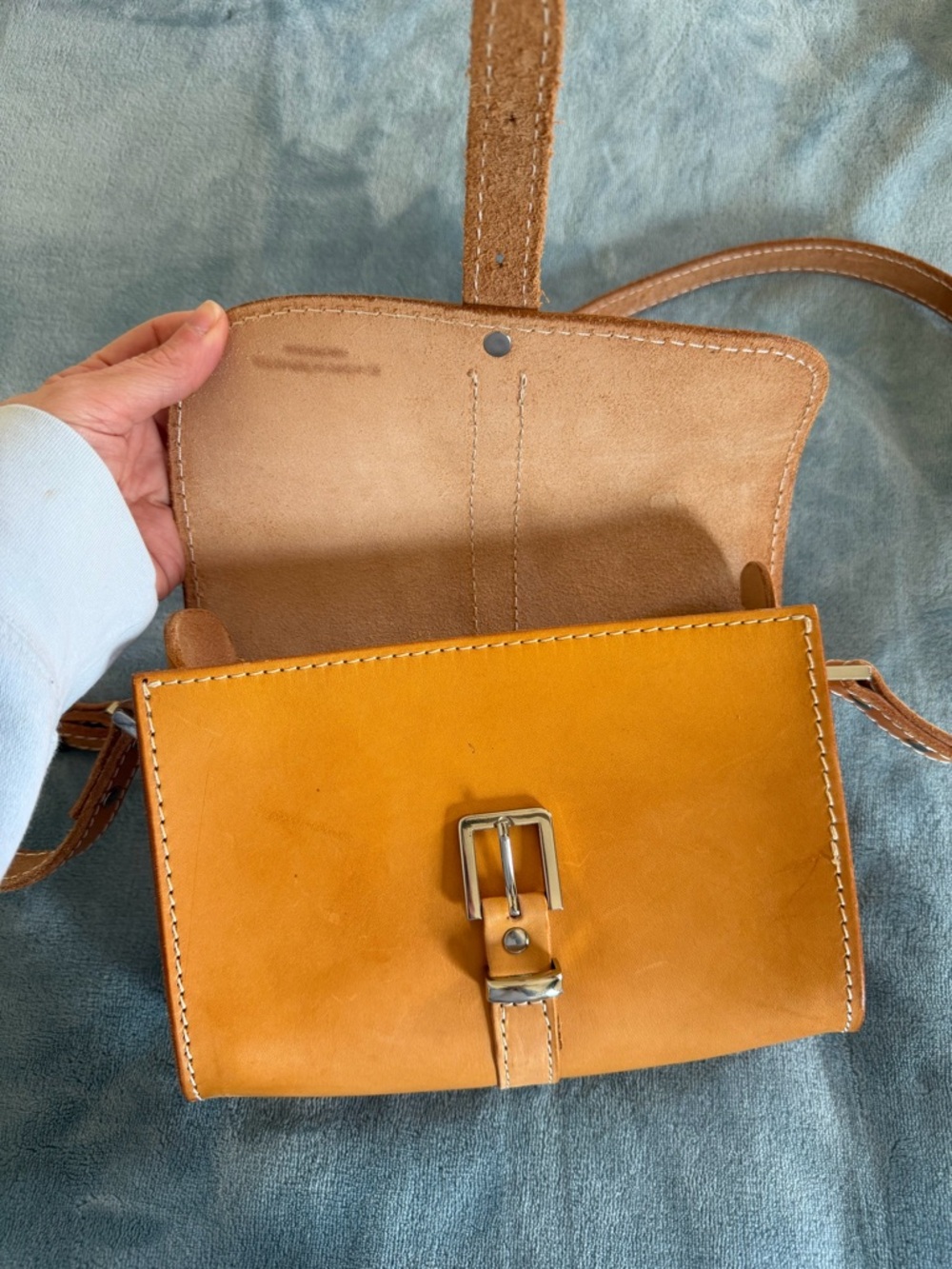 JOYDIVISION Vintage Handstitched Leather Crossbody Tan Small Saddle Bag - Picture 6 of 7
